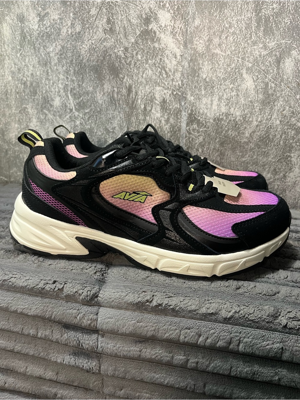 Avia Women's Pink Gradient & Black Athletic Sneakers Leather accents Sz 12 wide